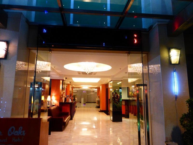 Silver Oaks Suites & Hotel Manila Esterno foto