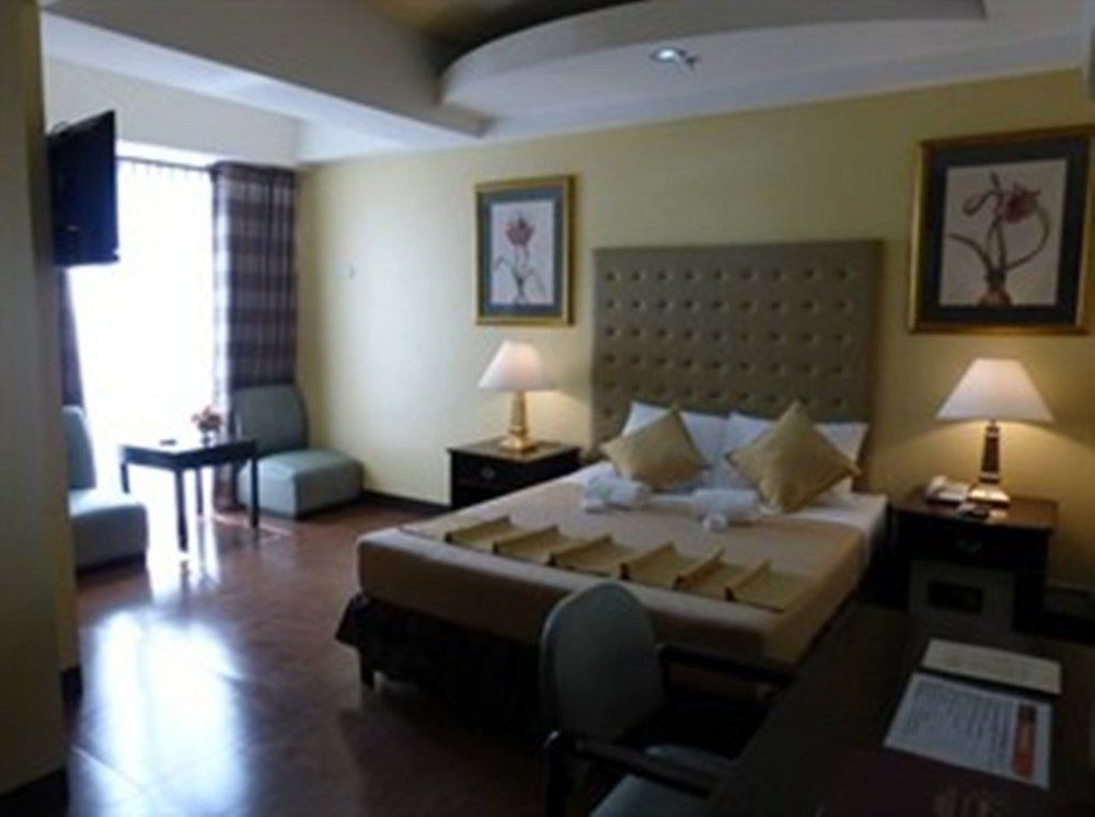 Silver Oaks Suites & Hotel Manila Esterno foto