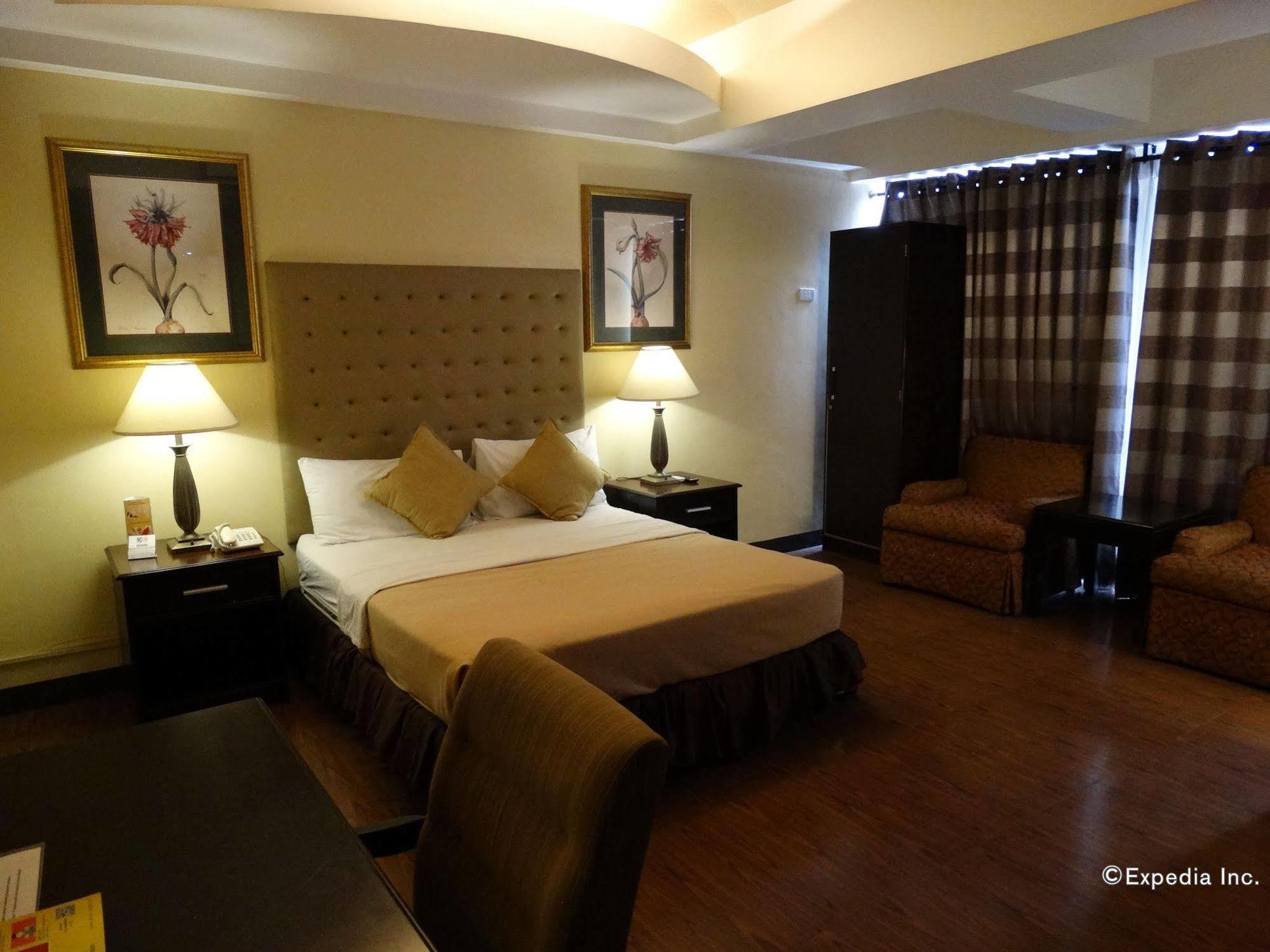 Silver Oaks Suites & Hotel Manila Esterno foto