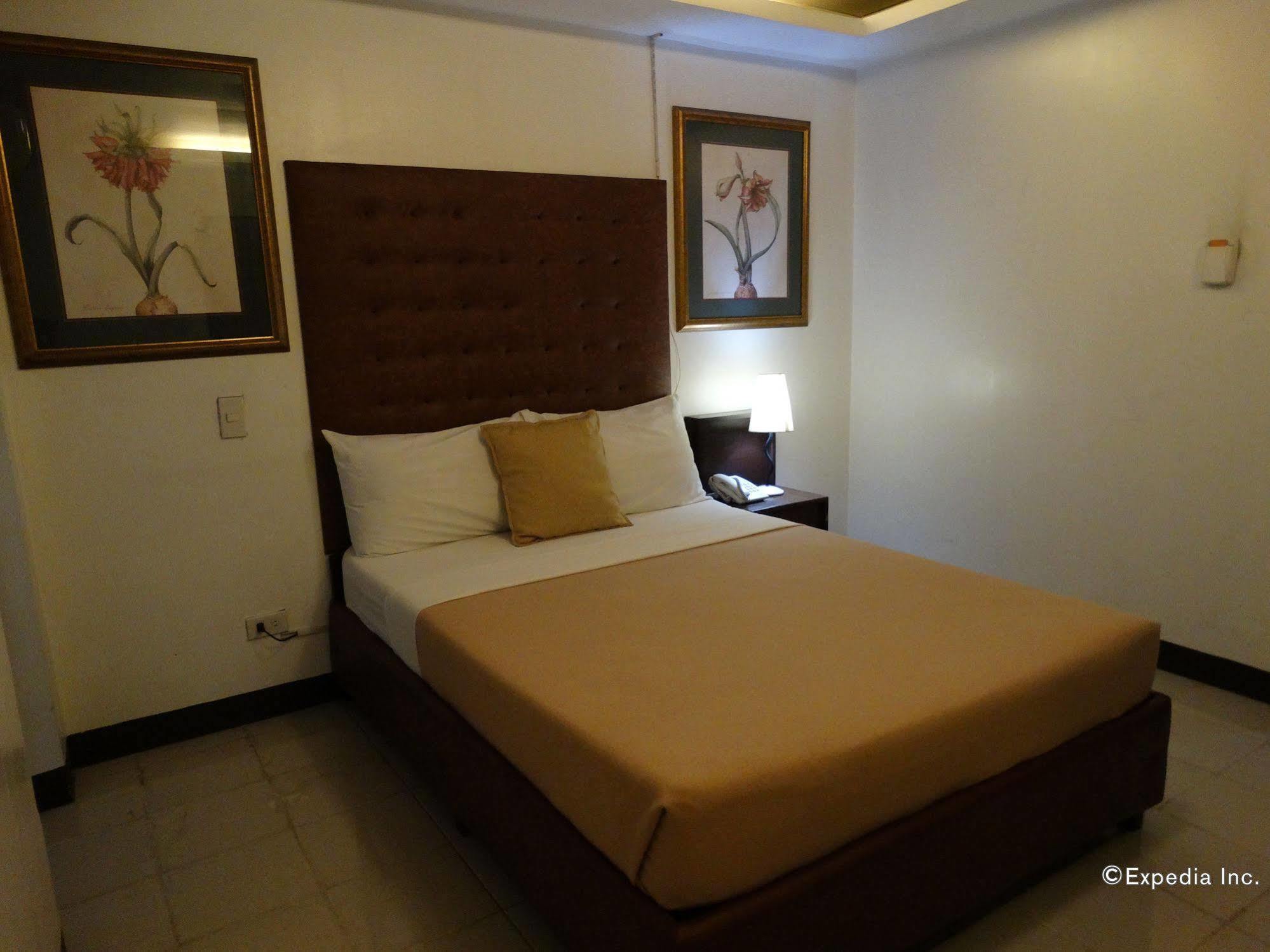 Silver Oaks Suites & Hotel Manila Esterno foto