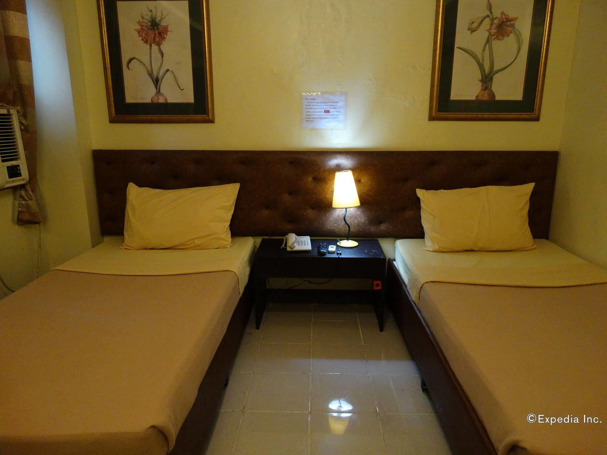 Silver Oaks Suites & Hotel Manila Esterno foto