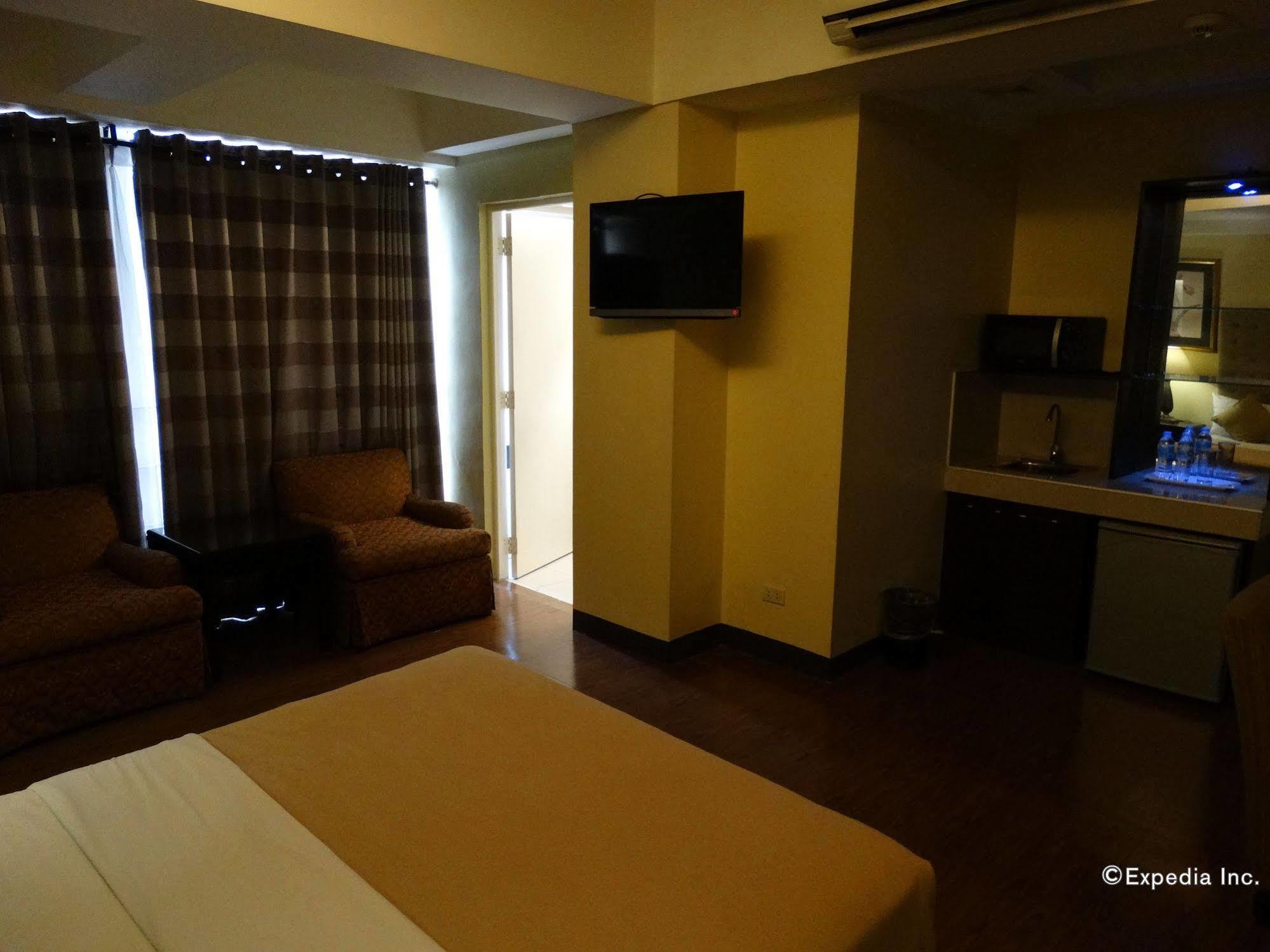 Silver Oaks Suites & Hotel Manila Esterno foto