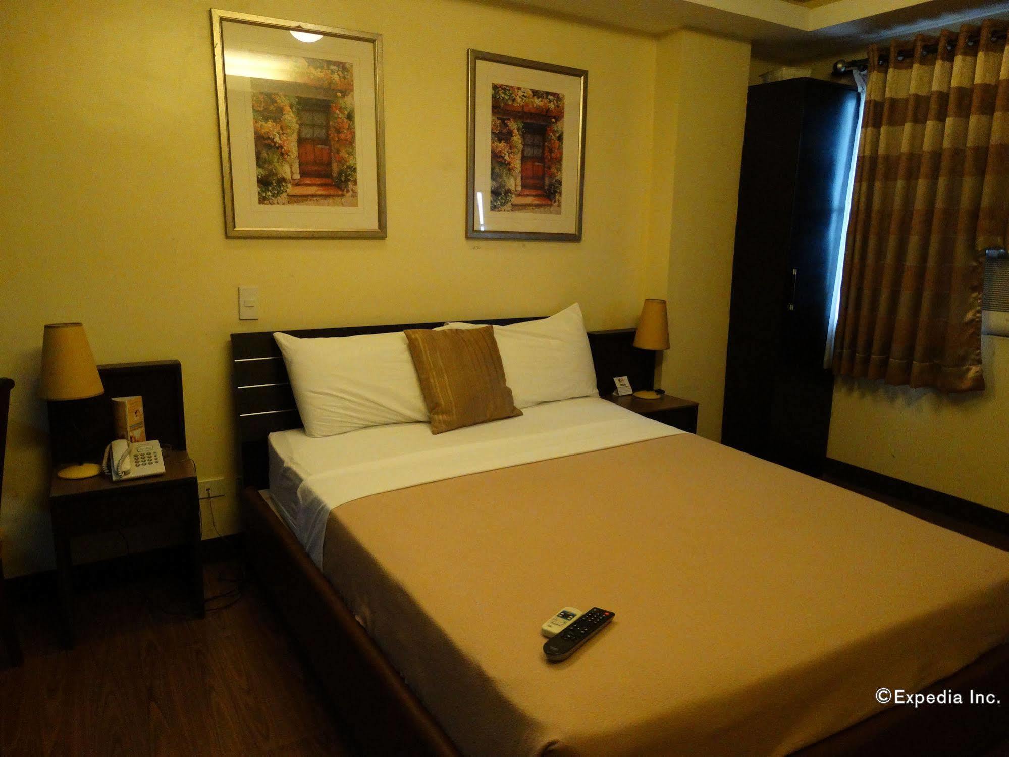 Silver Oaks Suites & Hotel Manila Esterno foto