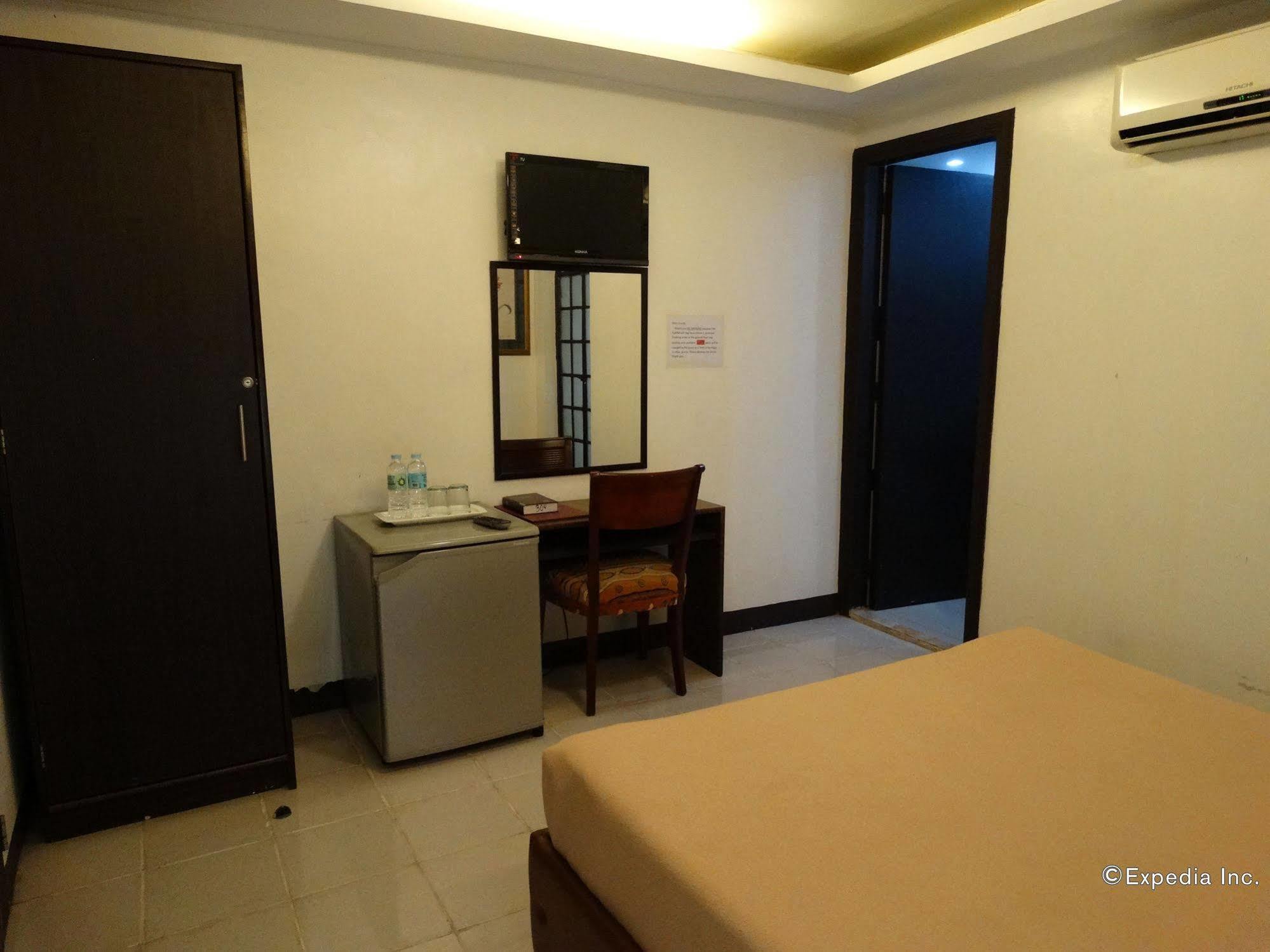 Silver Oaks Suites & Hotel Manila Esterno foto