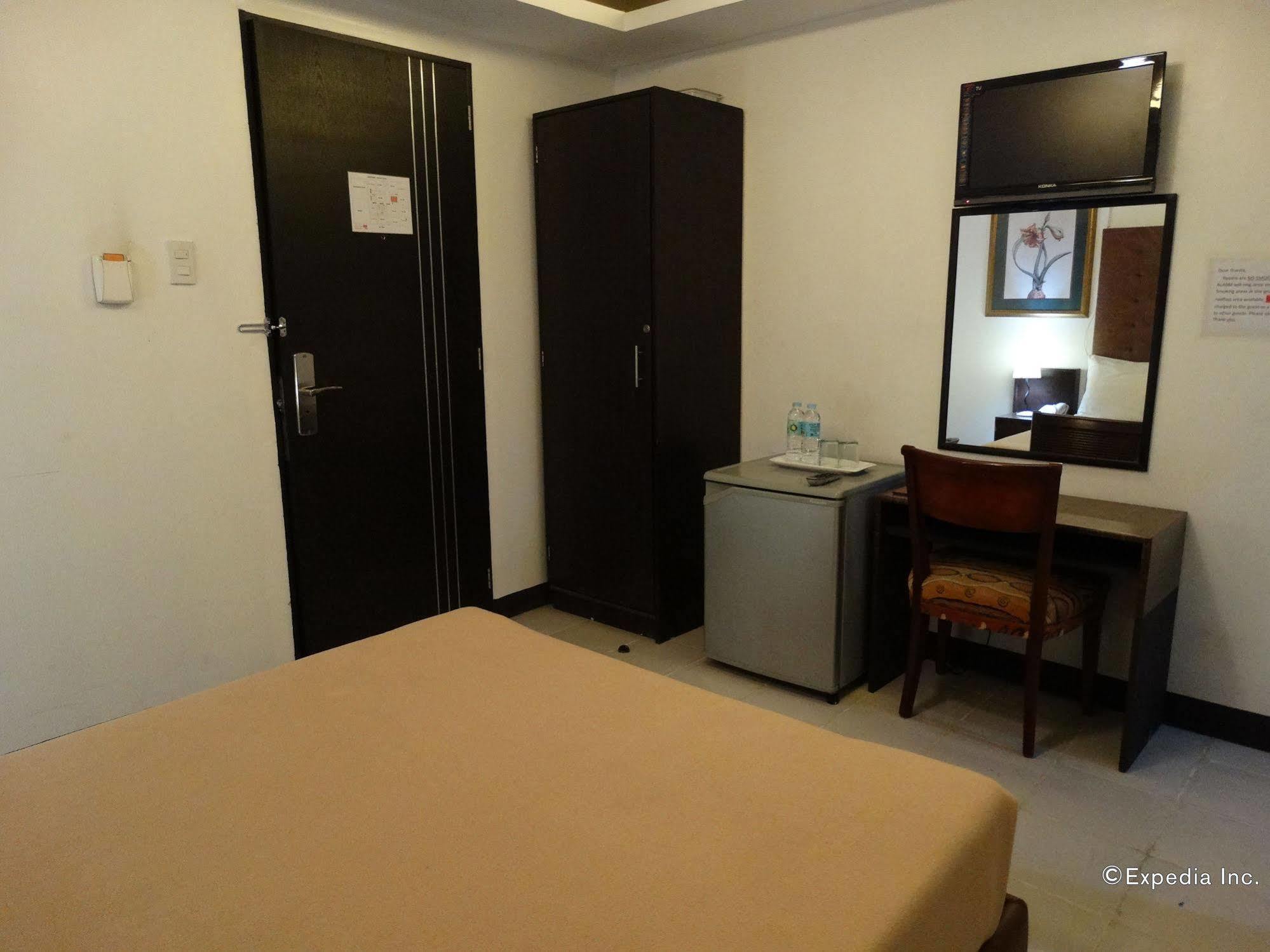 Silver Oaks Suites & Hotel Manila Esterno foto