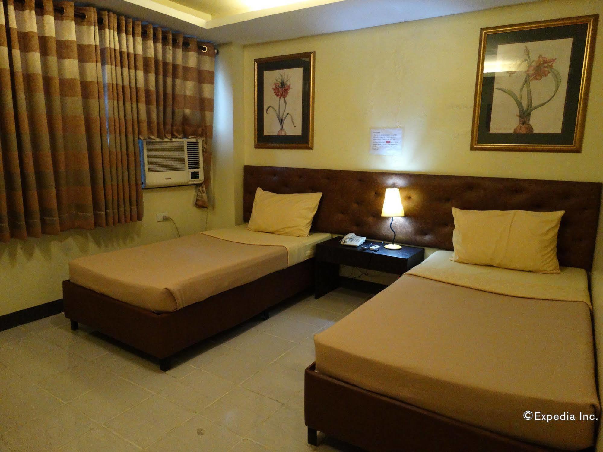 Silver Oaks Suites & Hotel Manila Esterno foto