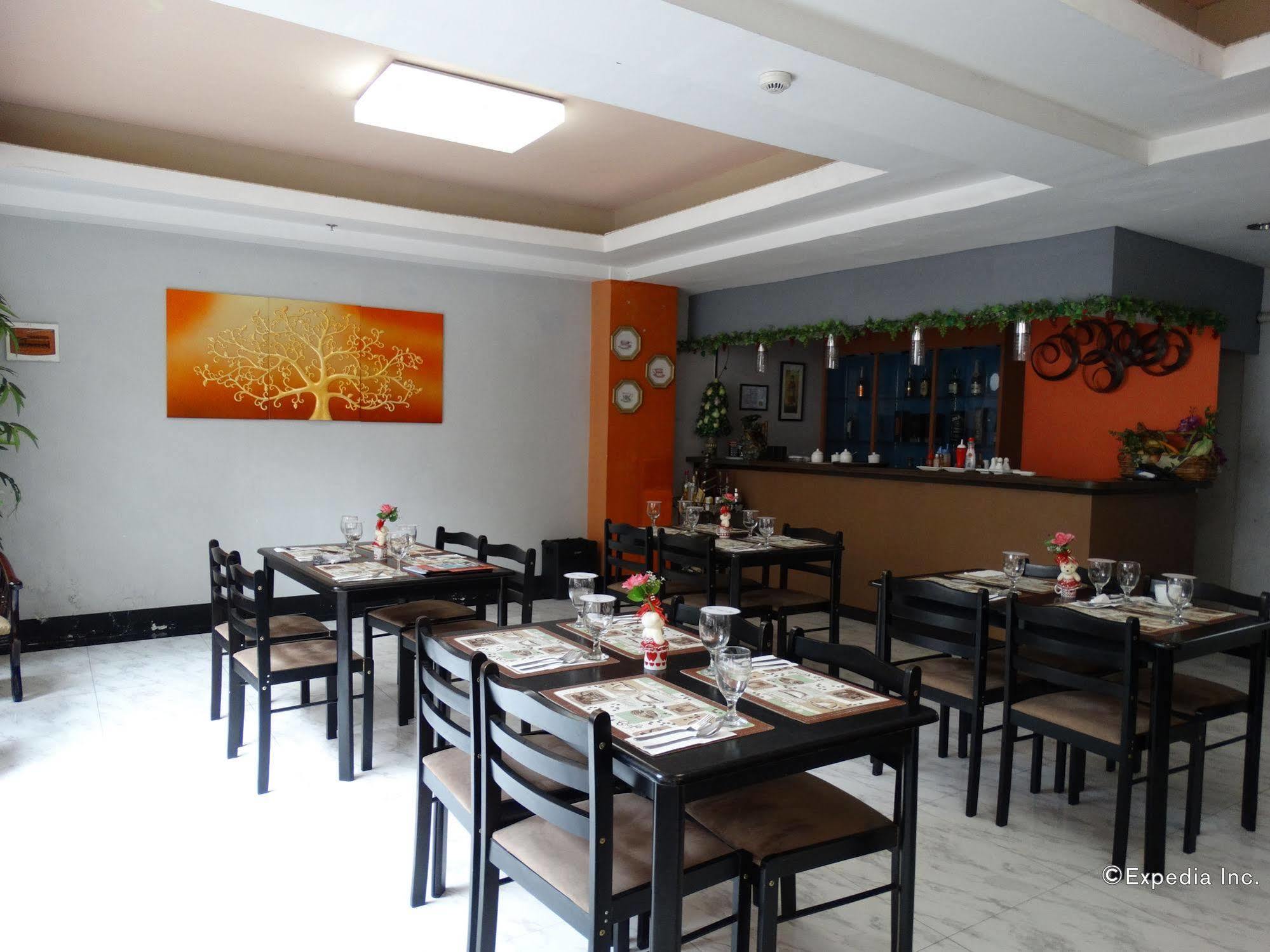 Silver Oaks Suites & Hotel Manila Esterno foto