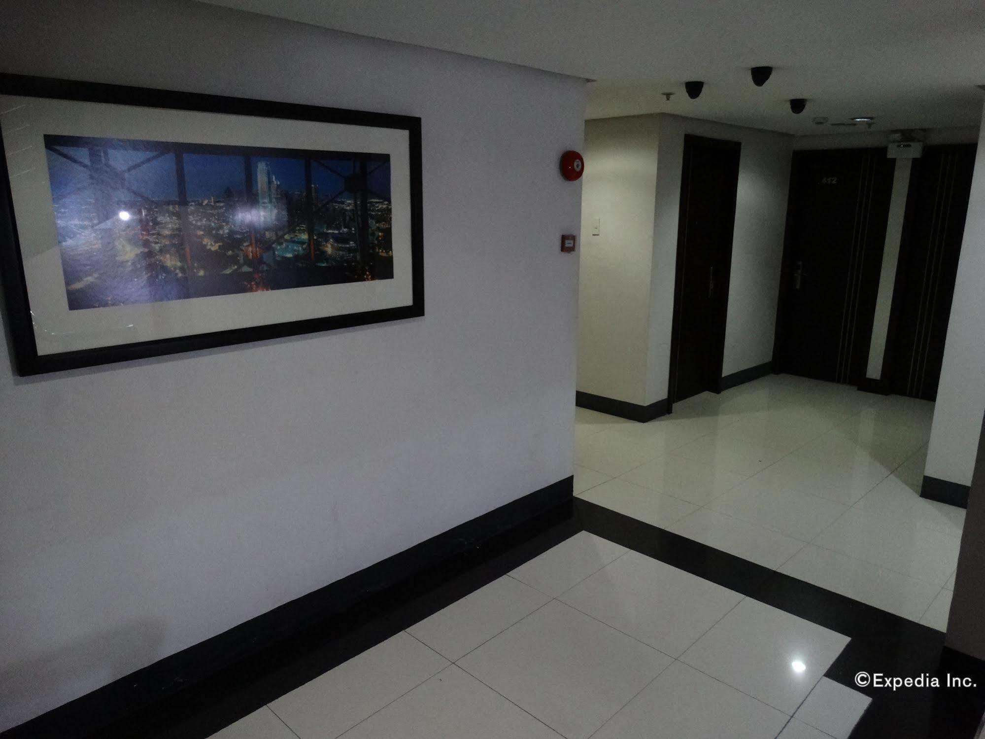 Silver Oaks Suites & Hotel Manila Esterno foto